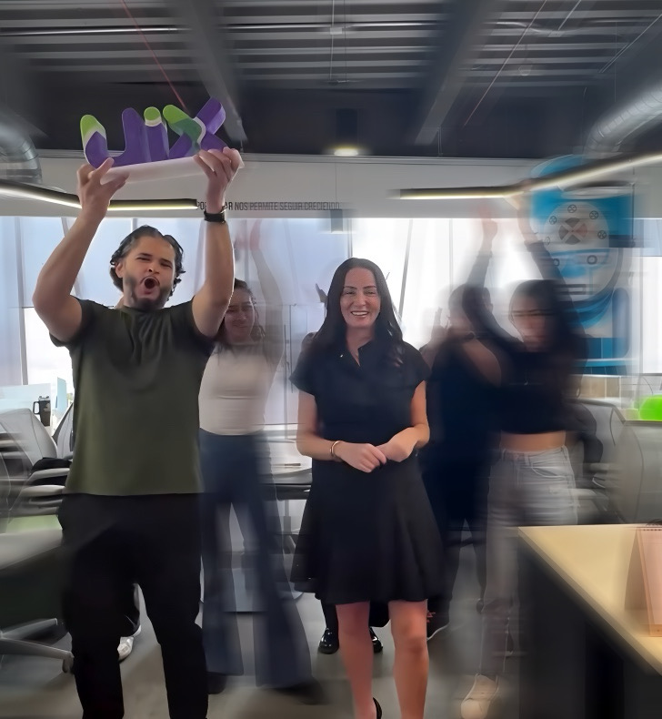 UiX, nominado en los UX Design Awards 2025. ¡Tú puedes ayudarnos a ganar!